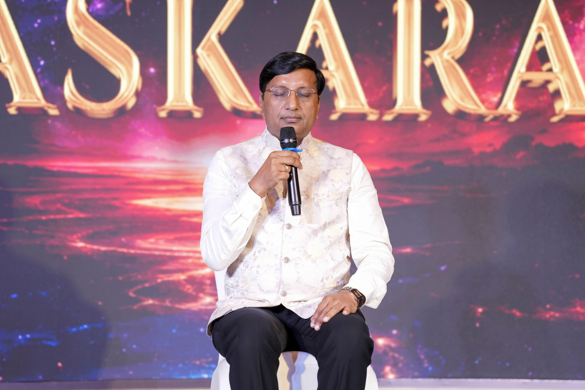 Sandeep Maskara - guiding a live session, warm and grounded